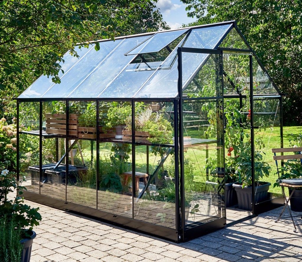 A greenhouse with shading and ventilation options provides optimal climate conditions
